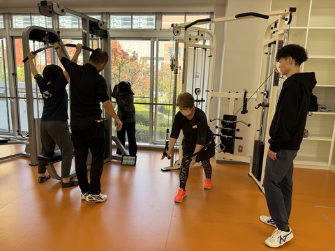 会員がマシンを体験２