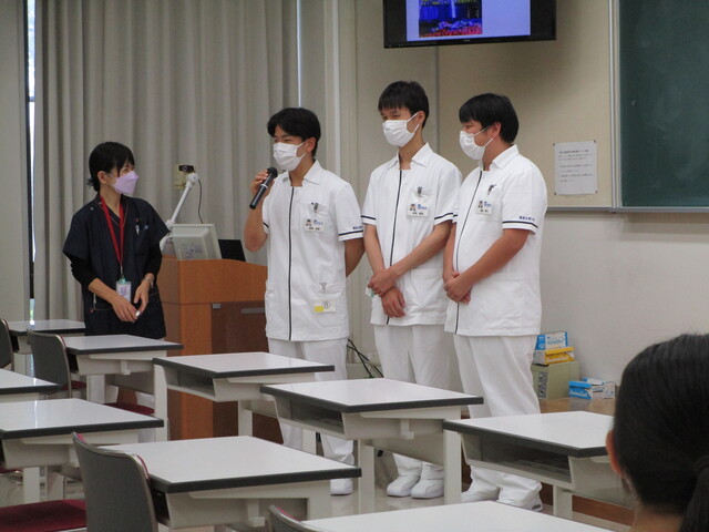 男子学生の説明