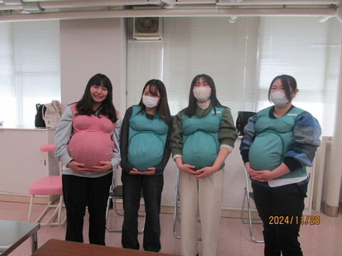 妊婦体験女子