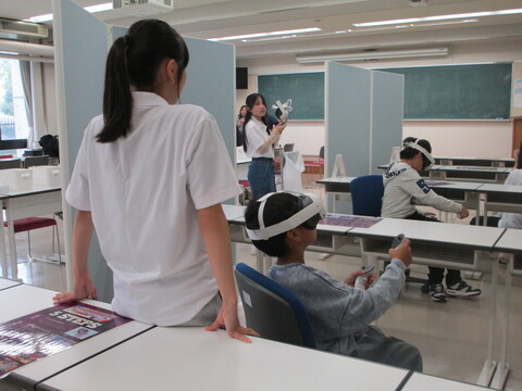 VRで楽しむ子供たち