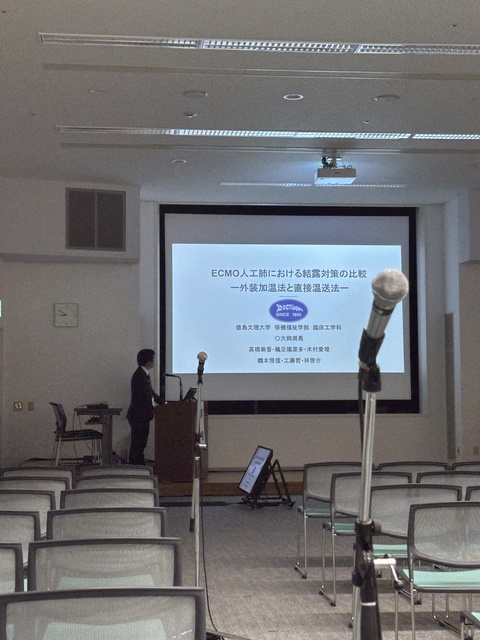 発表を行う学生の様子