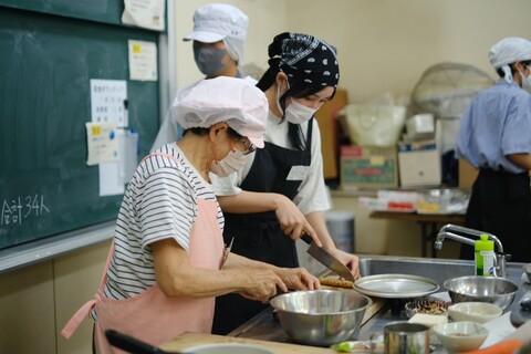 ヘルスメイトさんに郷土料理を教えてもらっています