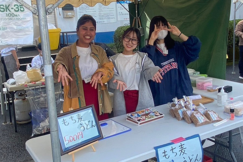 もち麦うどんの販売コーナー