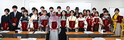 メディアデザイン学科卒業生一同