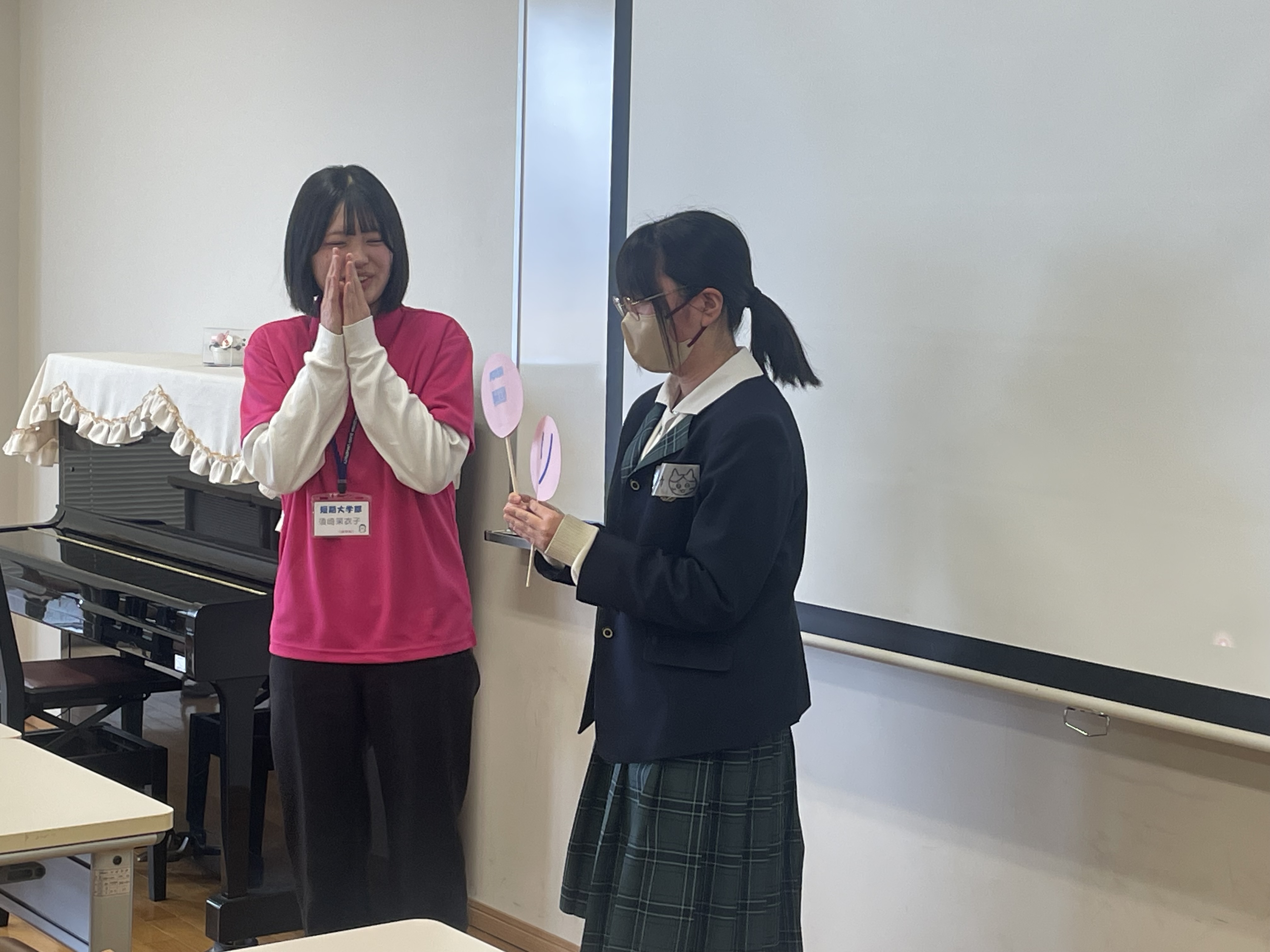 ３