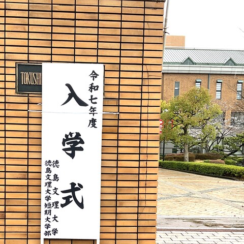 ４