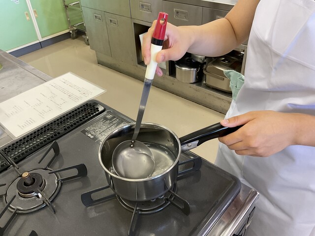溶かす