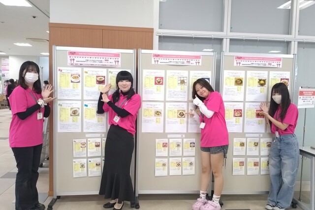 ３