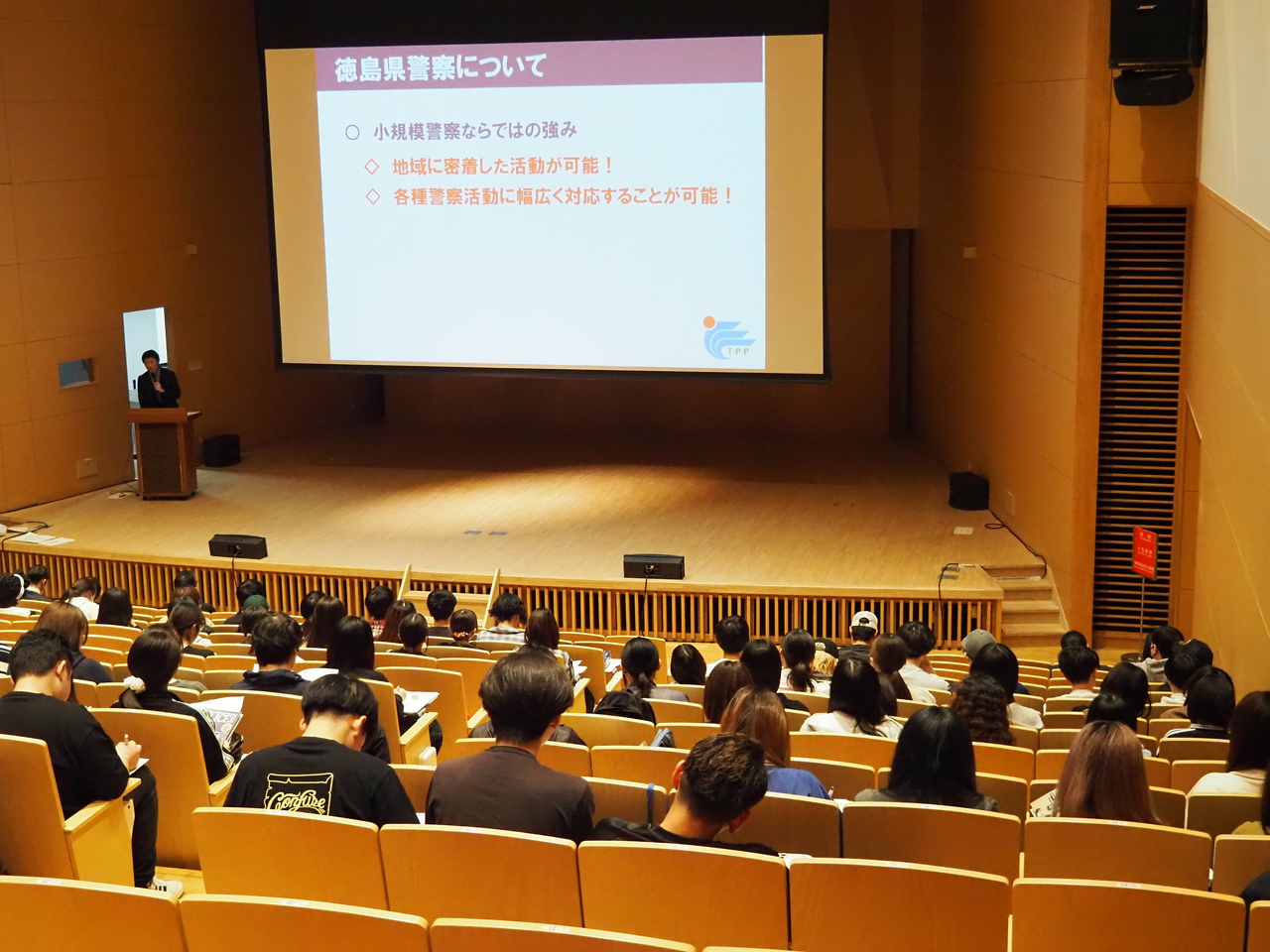512公務員試験説明会P5120037