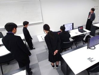 迷路を攻略！ アルゴリズム vs AI