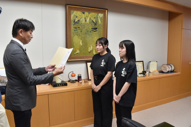 感謝状の贈呈　徳島文理大学連