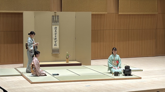 裏千家の山本宗知業躰様による点前解説3