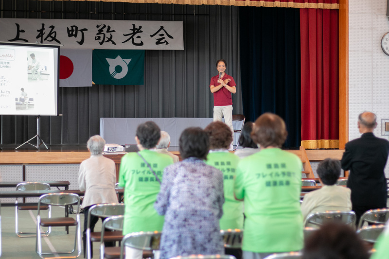 昨年の様子　鶯教授による講演